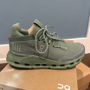 New On running shoes Cloudnova Sensa, size 5 women.